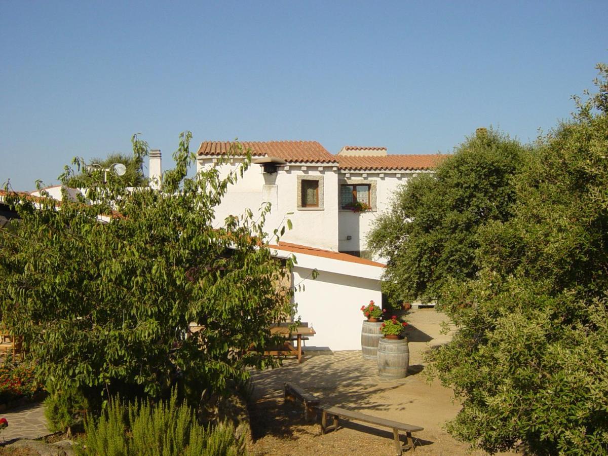 Agriturismo Vermentino Monti Exterior foto