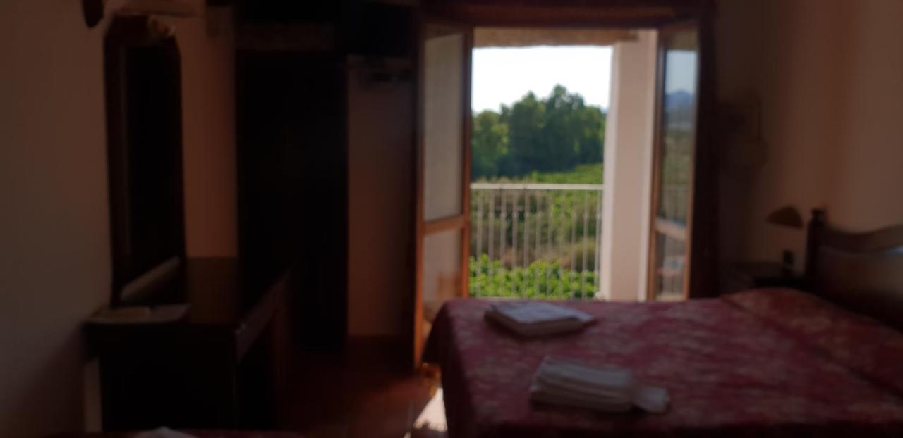 Agriturismo Vermentino Monti Exterior foto